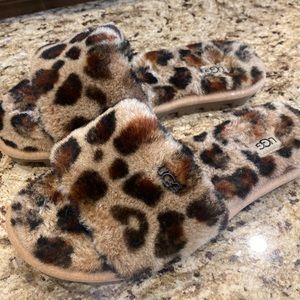 UGG leopard animal print slip on slippers/slides size 7 like new